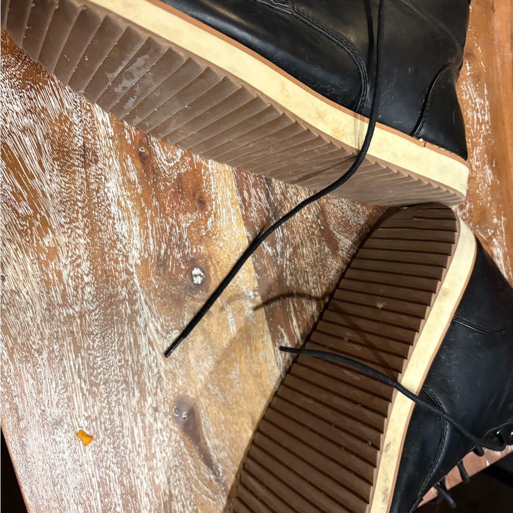 Old Navy Black Men’s Boots - Picture 2 of 3